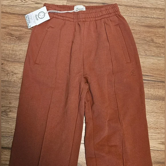 Kuwallatee Sweatpants - Picture 3 of 7